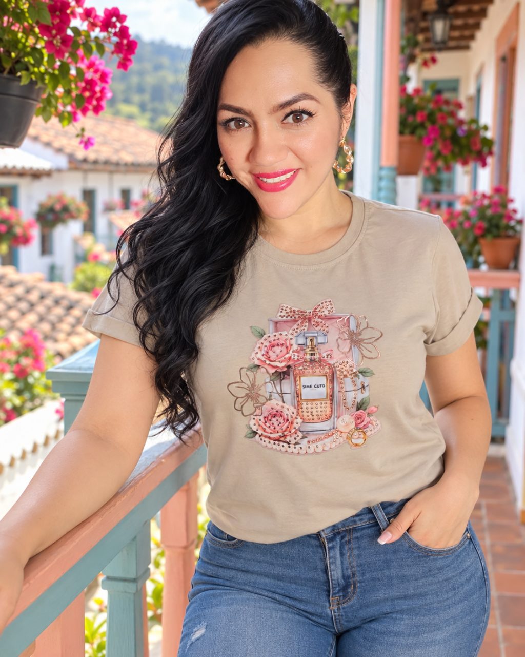 Camiseta algodón licrado manga doblada con pedrería